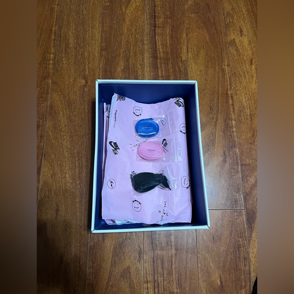 Air Jordan 1 Retro Low x Fragment Design x Travis Scott - Picture 8 of 8